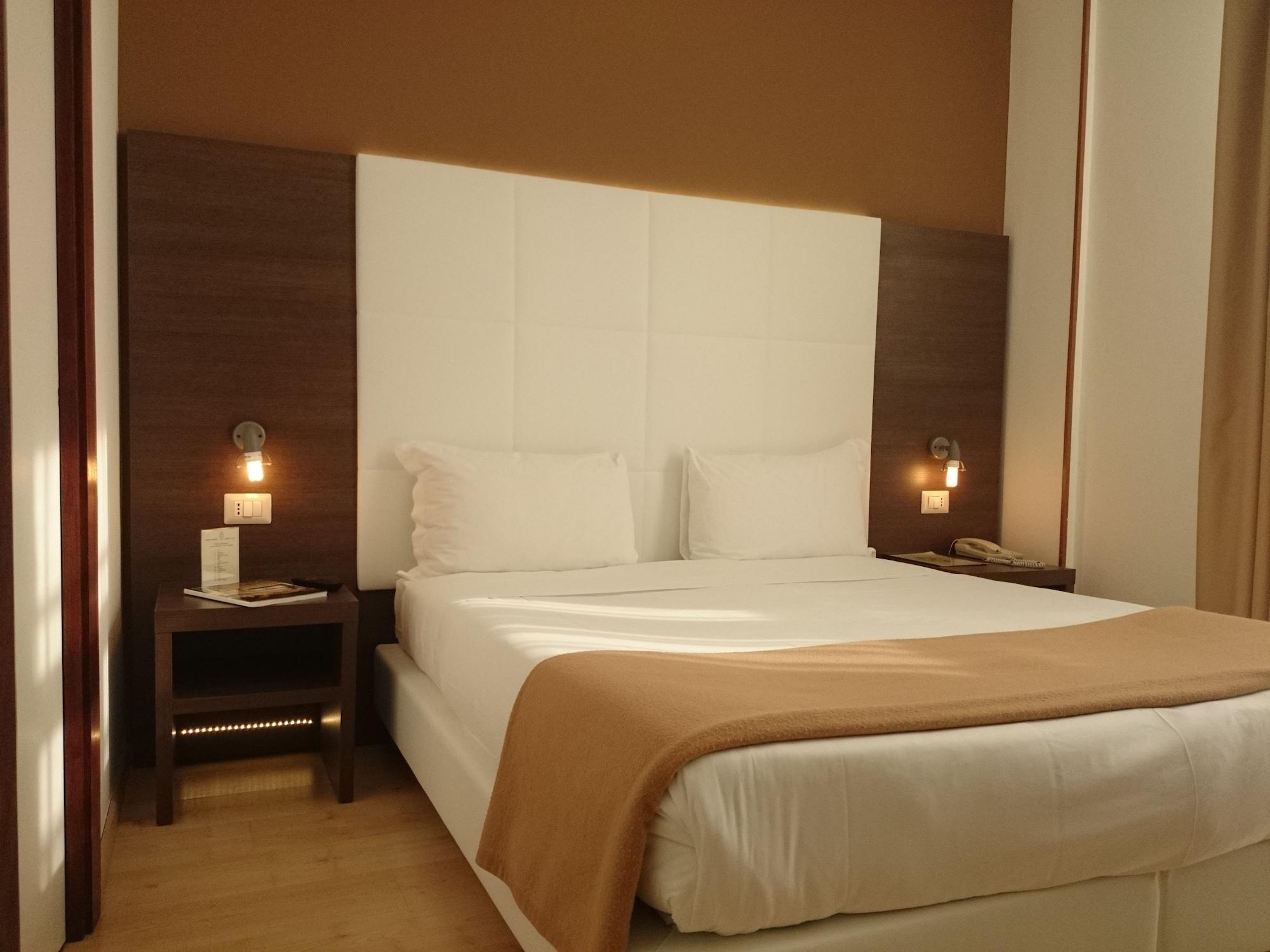 แอมบาสซาเดอร์-โมนาโค Hotel มอนติคาร์โล ภายนอก รูปภาพ